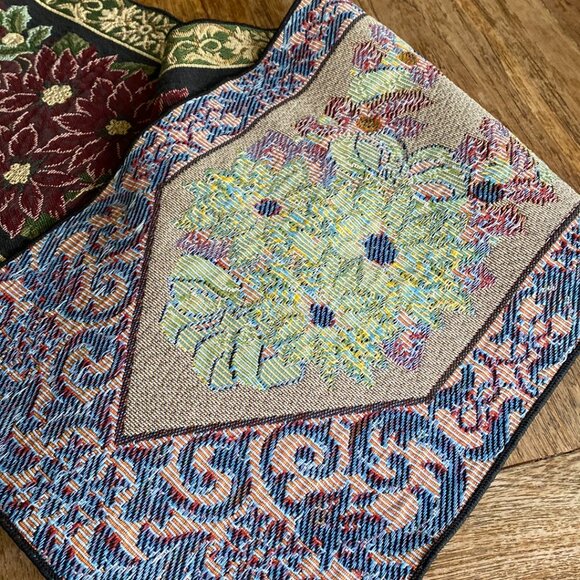 Vintage Tapestry Style Table Runner w/Burgundy Poinsettias & Holly Berri… - Picture 13 of 13